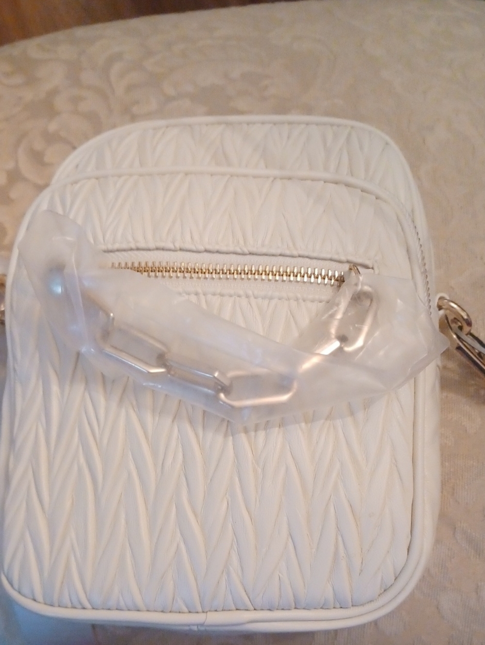 (Nwt) Steve Madden Stunning Chalk Color Crossbody Fashion Bag With Logo Design.